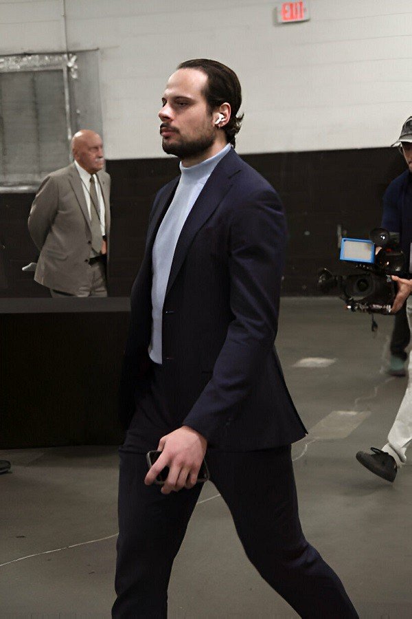 Auston Matthews Carrier