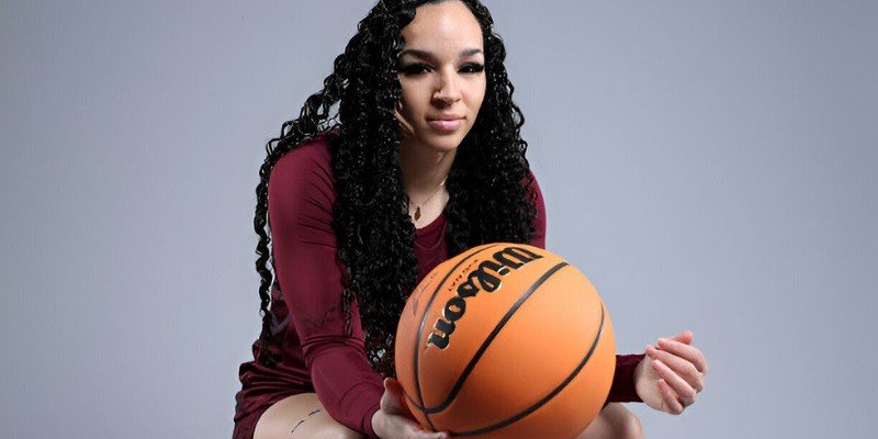 Kayana Traylor Parents