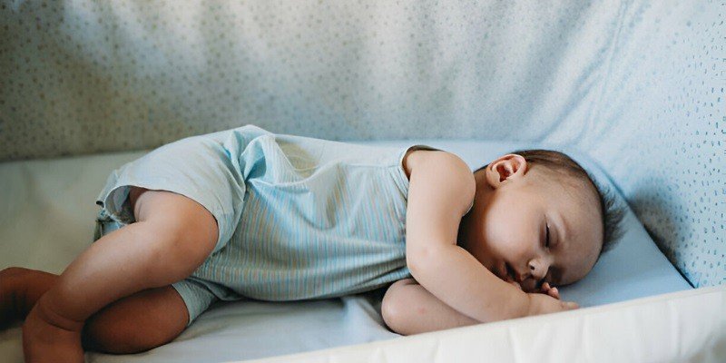 Can Babies Sleep On Their Side If Supervised