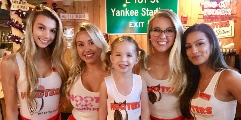 Can Kids Go To Hooters