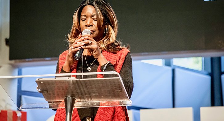 Can A Woman Preach In The Pulpit?